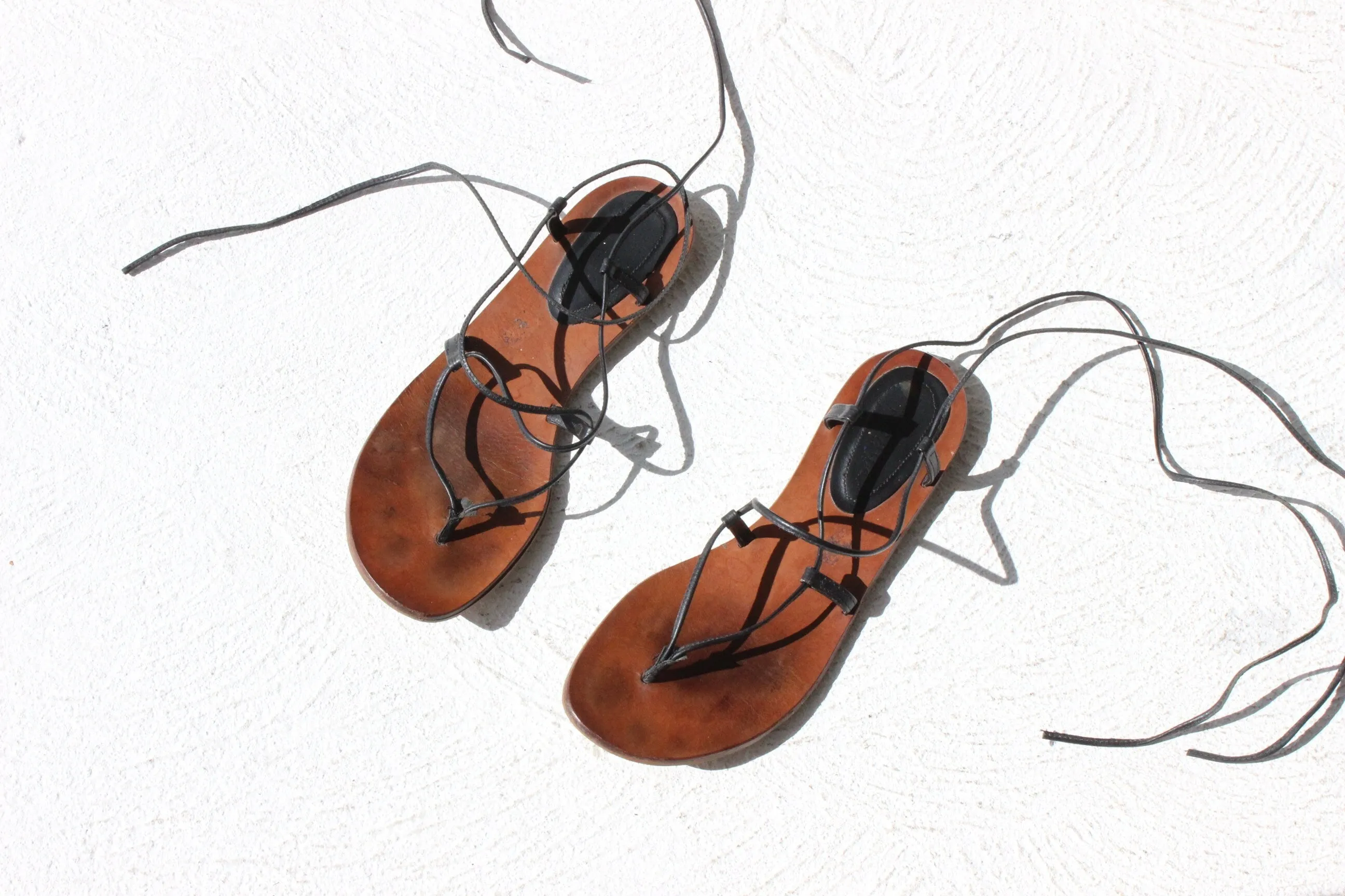 90s Minimal Leather Tie Up Gladiator Sandals ~ Euro 40