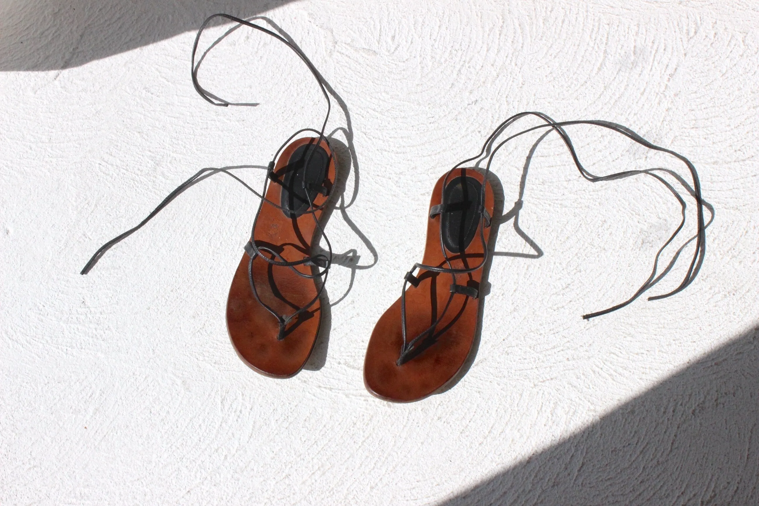 90s Minimal Leather Tie Up Gladiator Sandals ~ Euro 40